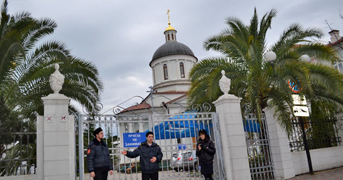 В Сочи в храм не пускали верующих